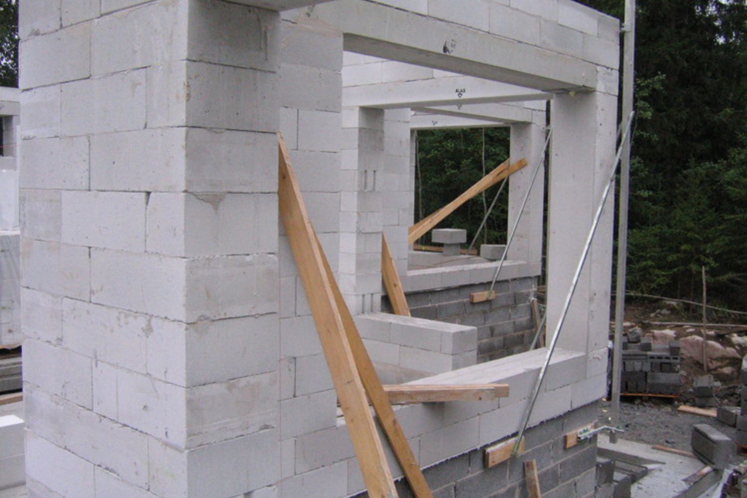What Is AAC (Autoclaved Aerated Concrete)?