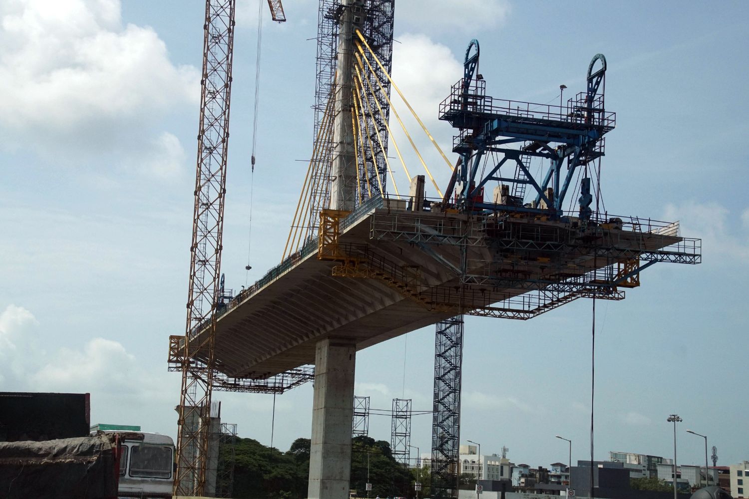 What Is a Cantilever in Architecture?