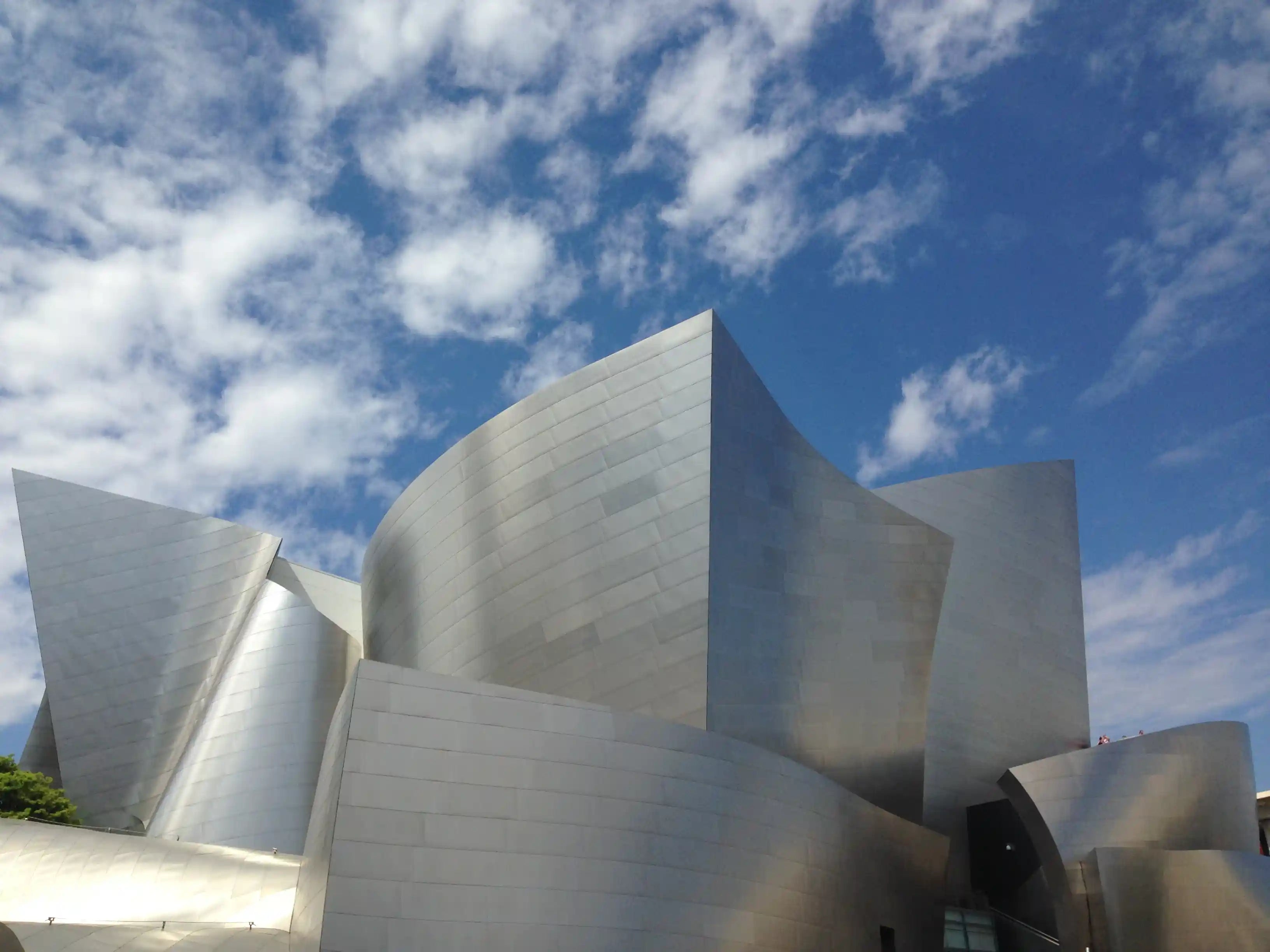 Frank Gehry Architect: Iconic Designs that Redefined Modern Architecture