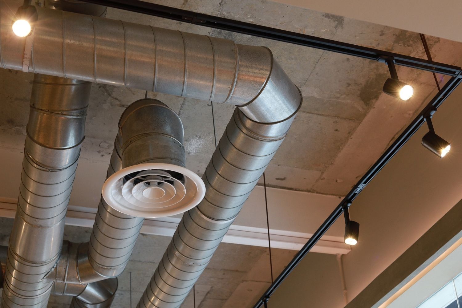 Natural vs Mechanical Ventilation Explained